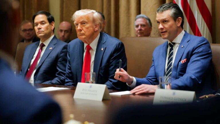 अमेरिकी सैन्य बेस के ऊपर मंडराते दिखे रहस्यमयी ड्रोन, निशाने पर विदेश मंत्री रूबियो और रक्षा मंत्री हेगसेथ!