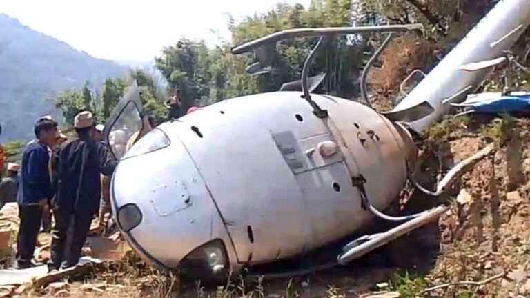 Nepal Helicopter Crash Video: नेपाल के खोटांग जिले में शव ले जा रहा हेलिकॉप्टर क्रैश, लैंडिंग के दौरान हुआ हादसा