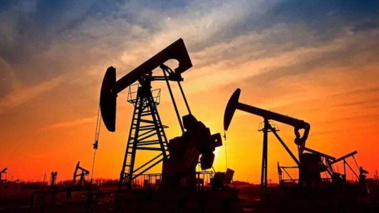 ट्रंप के दावे पर ईरान के पलटवार से कच्चे तेल की कीमतों में फिर उछाल, होर्मुज संकट के बीच $150 तक जा सकता है 'ब्रेंट क्रूड'!