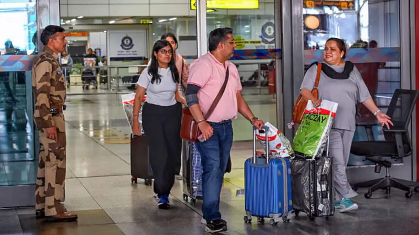 Middle East crisis: खाड़ी देशों से 1 हफ्ते में 52,000 से अधिक भारतीयों की हुई वतन वापसी, युद्ध स्तर पर जारी है रेस्क्यू ऑपरेशन