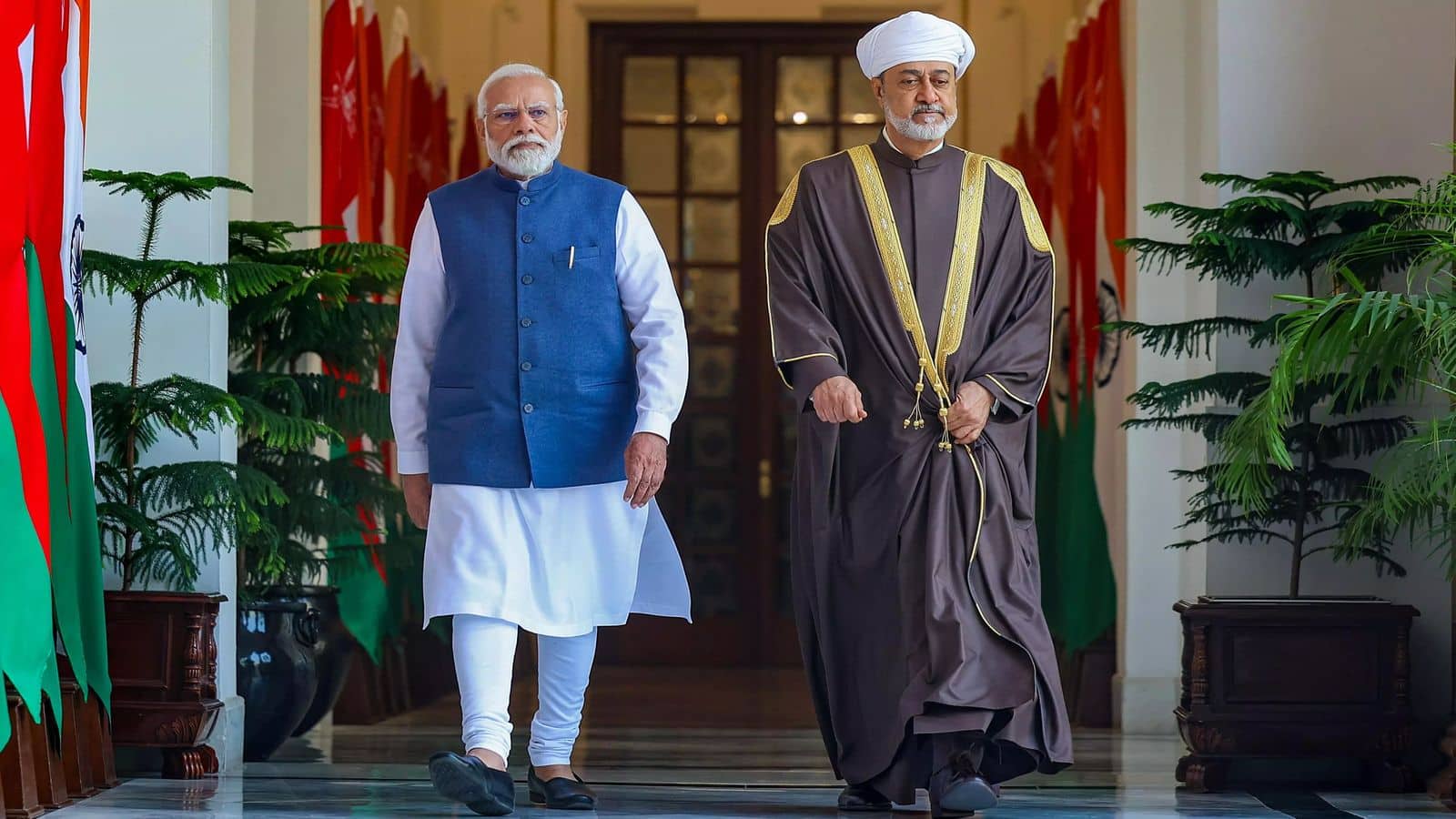 Middle East War: पीएम मोदी ने ओमान के सुल्तान तारिक से की बात, होर्मुज स्ट्रेट संकट पर हुई चर्चा