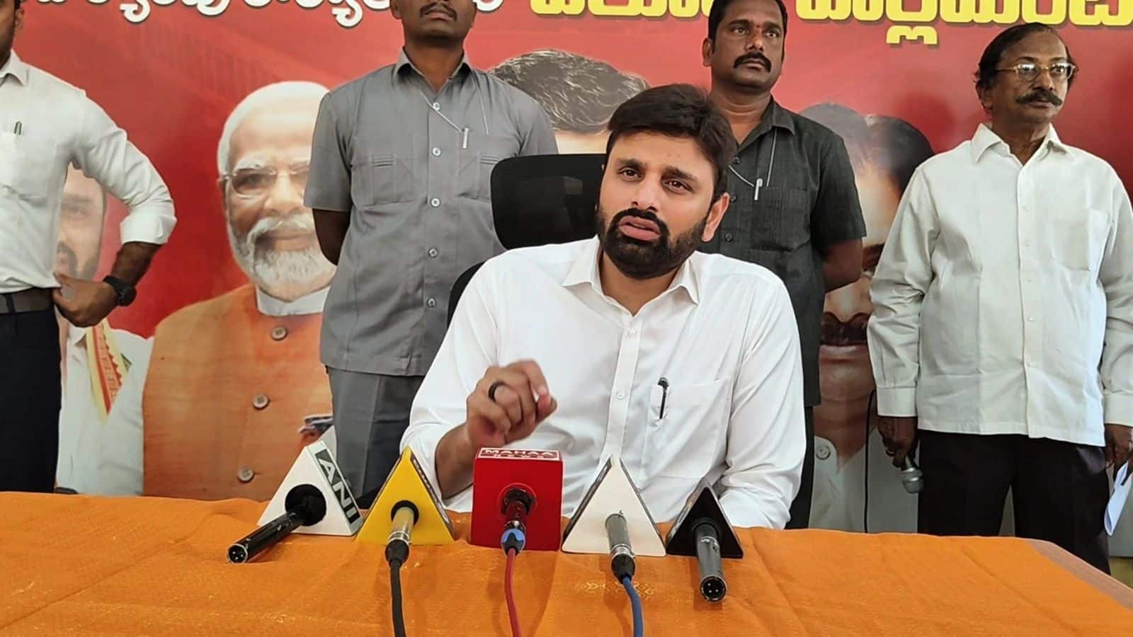 Telangana Drugs Case: तेलंगाना में ड्रग्स लेते पकड़े गए सांसद और पूर्व विधायक, हैदराबाद पुलिस ने हिरासत में लिया