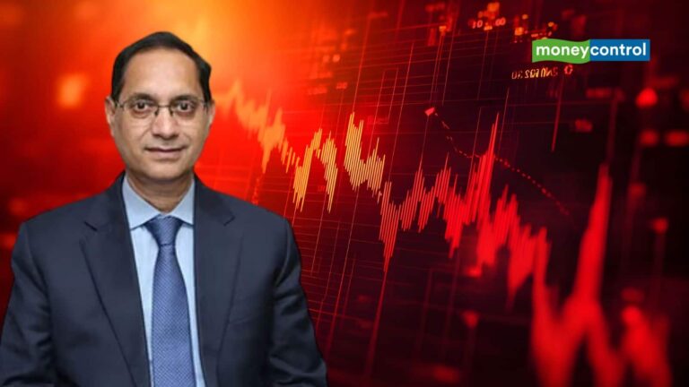'घबराने की जरूरत नहीं', शेयर मार्केट में भारी गिरावट पर बोले सेबी चीफ तुहिन कांत पांडे