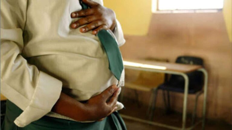 तेलंगाना में चौंकाने वाली घटना: 16 साल की छात्रा ने परीक्षा देने के कुछ घंटों बाद बच्चे को दिया जन्म