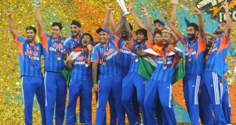 T20 वर्ल्ड कप ट्रॉफी के साथ सिद्धिविनायक मंदिर पहुंचे गौतम-सूर्या, सोशल मीडिया पर वायरल हुआ वीडियो