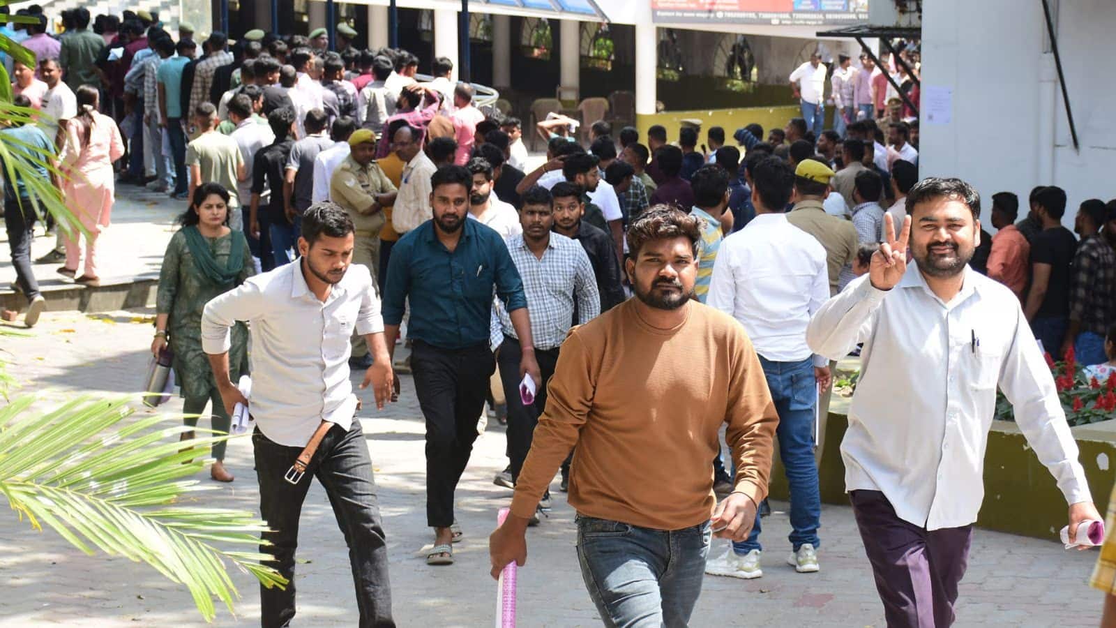 UP SI Pandit Controversy: क्या 'पंडित' अवसरवादी होते हैं? यूपी दारोगा भर्ती परीक्षा में विवादित सवाल पर बवाल, योगी सरकार ने दिए जांच के निर्देश