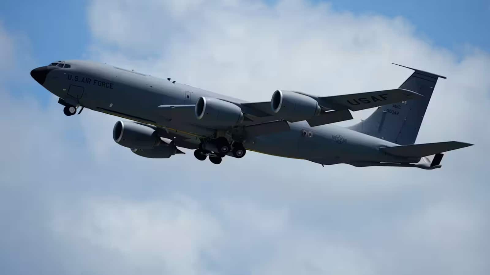 KC-135 Crash: ईरान जंग में अमेरिकी सेना को बड़ा नुकसान, इराक में क्रैश हुआ KC-135 विमान