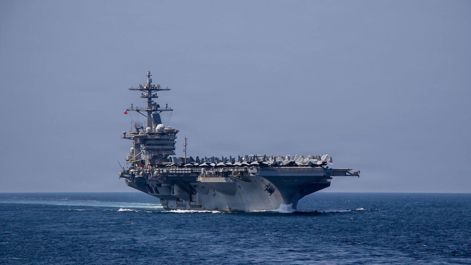 US Iran War: क्या ईरान ने अमेरिका के सुपर कैरियर USS Abraham Lincoln को मार भगाया?