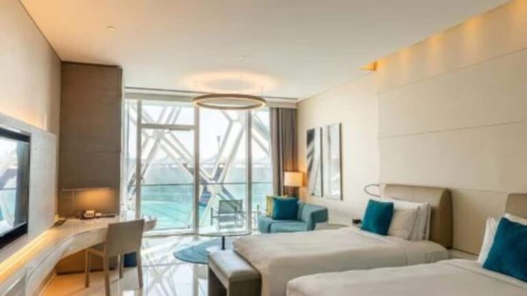 West Asia Conflict: मिडल-ईस्ट संकट के बीच आबू धाबी सरकार का बड़ा फैसला, फंसे हुए पर्यटकों का होटल खर्च उठाएगी सरकार