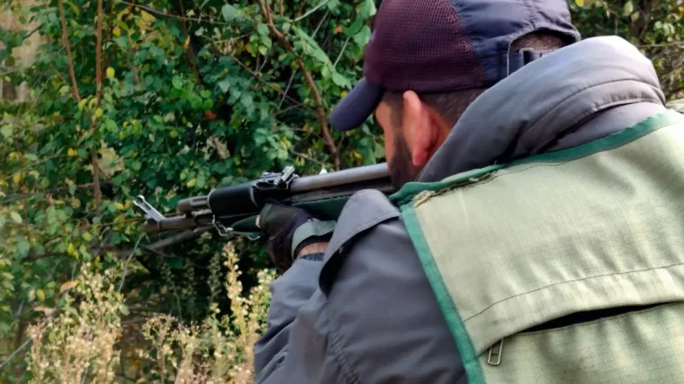 BREAKING: जम्मू में सेना को मिली बड़ी सफलता, उरी में घुसपैठ की कोशिश में मारा गया पाकिस्तानी आतंकी; AK-47 समेत भारी मात्रा में हथियार बरामद