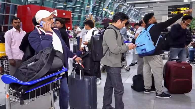 US-Iran Conflict: विदेश में फंसे हवाई यात्रियों को ट्रैवल इंश्योरेंस पॉलिसी से कितनी मदद मिल सकती है?