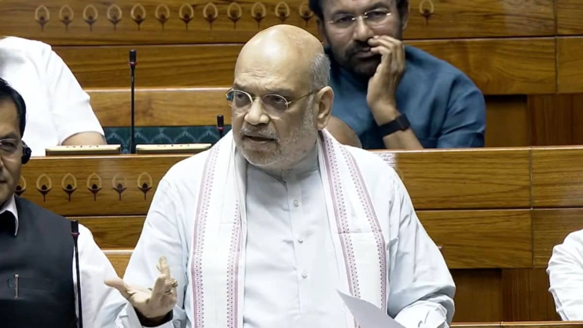'गोली का जवाब गोली से देंगे, नक्सली हथियार डाल दें, नहीं तो...', लोकसभा में नक्सलवाद पर चर्चा के दौरान गरजे अमित शाह, कांग्रेस को घेरा