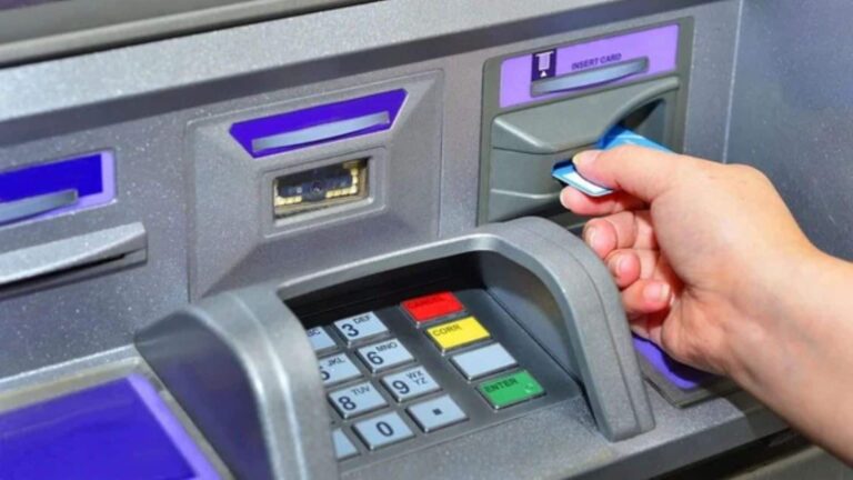 ATM Rules: पीएनबी, बंधन और HDFC बैंक ने बदले नियम, जानें ग्राहकों पर क्या पड़ेगा असर