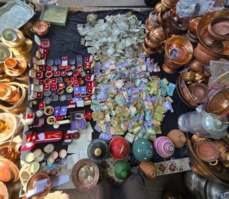 सोना-चांदी, कैश और बर्तन...ईरान के लिए एकजुट हुए कश्मीर के लोग, भारी मात्रा में दिया दान