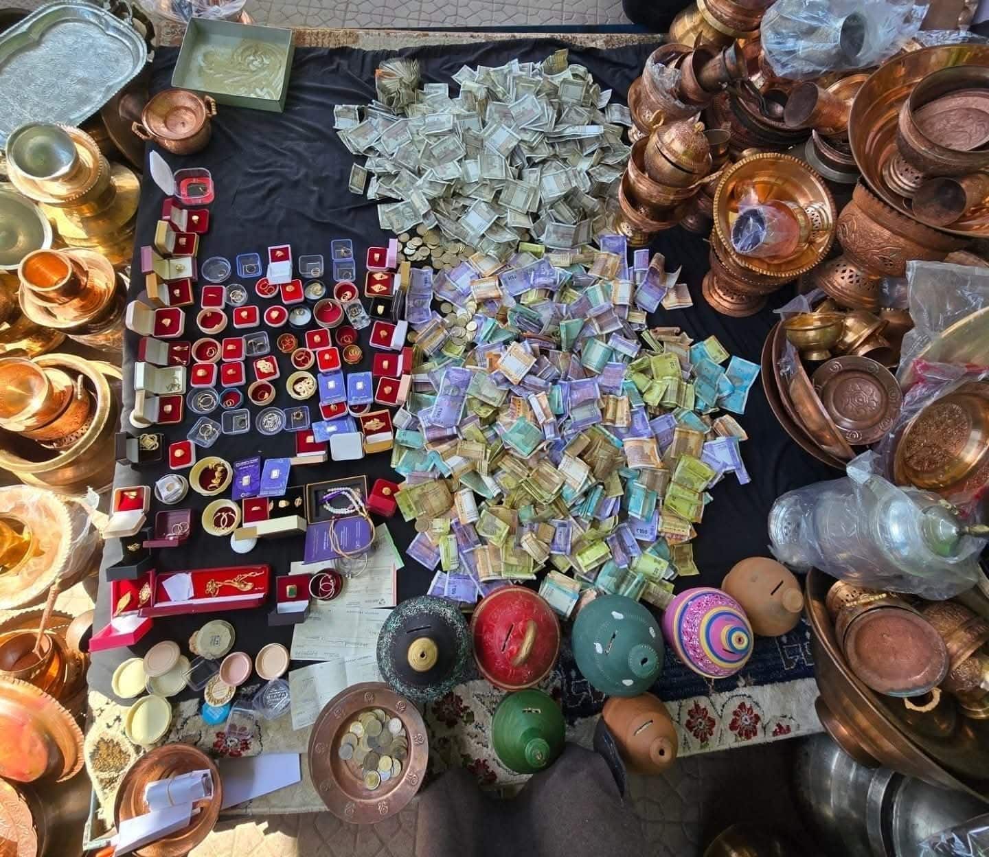 सोना-चांदी, कैश और बर्तन...ईरान के लिए एकजुट हुए कश्मीर के लोग, भारी मात्रा में दिया दान