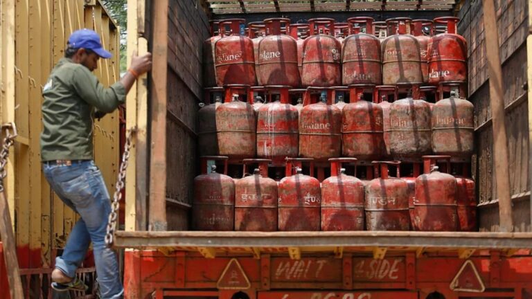 LPG Cylinder Shortage: बेंगलुरु, चेन्नई, मुंबई के होटलों ने उठाया LPG की कमी का मुद्दा, केंद्र ने दिया जवाब