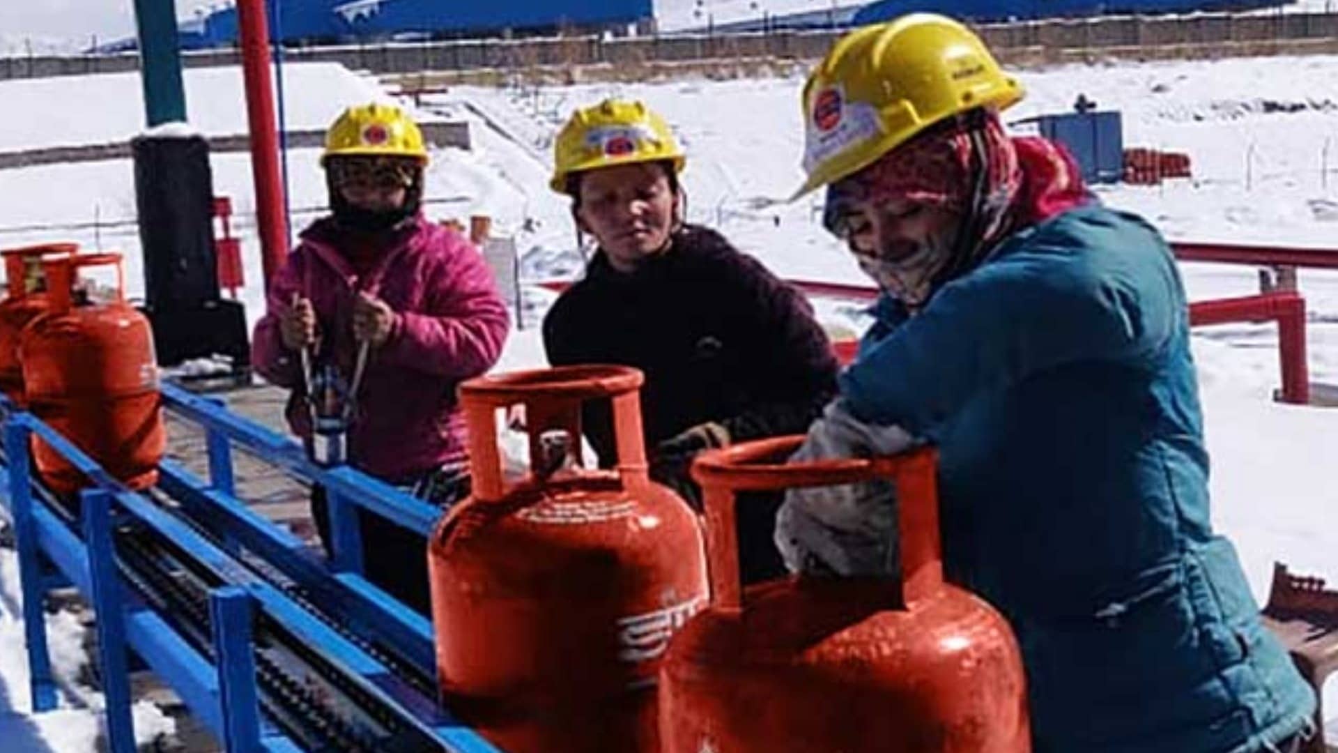 Israel Iran War: इजरायल ईरान जंग की‌ आंच भारत तक पहुंची, गैस की किल्लत से मुंबई में 20% होटल बंद, बेंगलुरु में भी असर