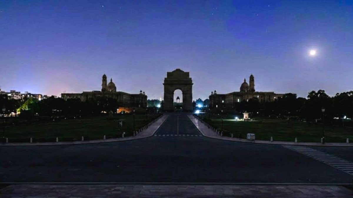 Earth Hour: राजधानी में आज रात 8 बजकर 30 मिनट पर छा जाएगा अंधेरा! दिल्लीवाले घर में बंद रखेंगे बिजली के सारे स्विच; जानें इसकी वजह
