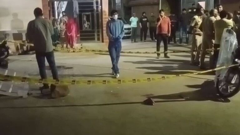BREAKING: दिल्ली के बवाना में बदमाशों ने घर में घुसकर की ताबड़तोड़ फायरिंग, बेटे की मौत, पिता की हालत नाजुक; इलाके में दहशत