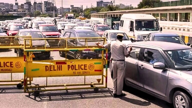 Delhi: होली पर दिल्ली ट्रैफिक पुलिस ने शराब पीकर ड्राइविंग करने वालों पर दिखाई सख्ती, 4929 लोगों के काटे चालान