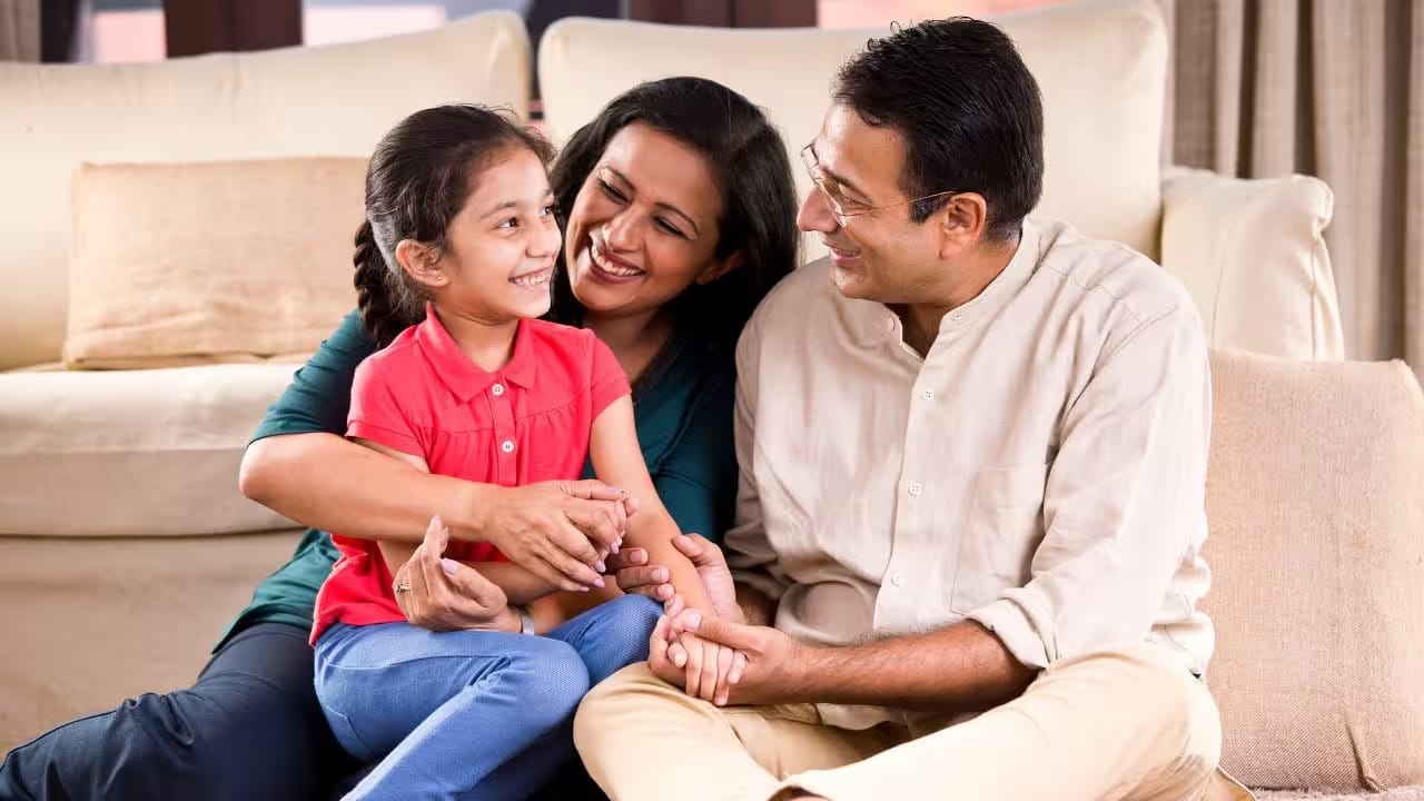 बच्चों को म्यूचुअल फंड्स या शेयर गिफ्ट में देना चाहते हैं? जानिए क्या है इसका प्रोसेस