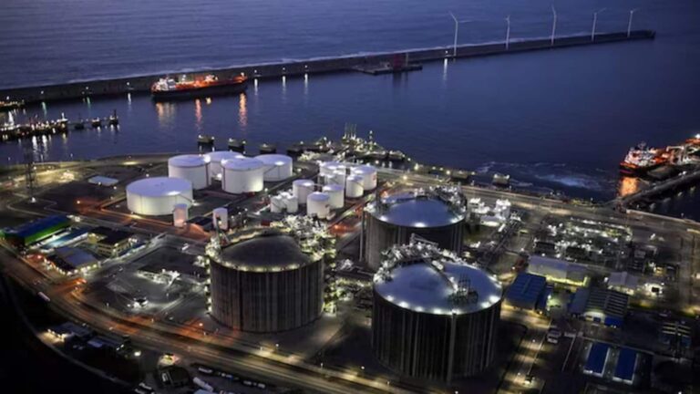 Crude Oil: कच्चे तेल की कीमतों में फिर लगी आग, $103 के पार निकला भाव; ईरान का अमेरिका से सीधी बातचीत से इनकार