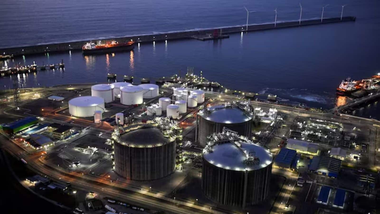 Crude Oil: कच्चे तेल की कीमतों में फिर लगी आग, $103 के पार निकला भाव; ईरान का अमेरिका से सीधी बातचीत से इनकार