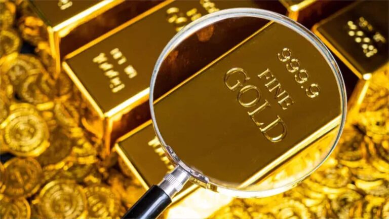 Gold Prices: सोने की कीमतों में 17 साल की सबसे बड़ी मंथली गिरावट, 13% से अधिक लुढ़का भाव