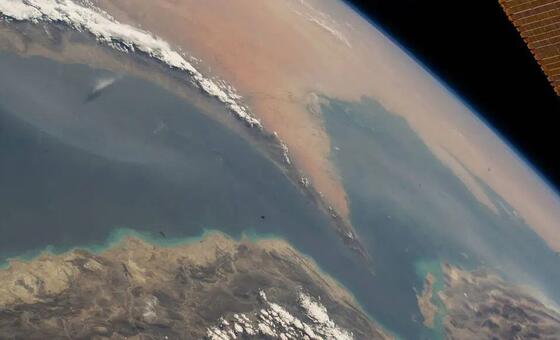 'स्ट्रेट ऑफ़ होर्मुज़': जहाज़ों की ठप होती आवाजाही, ईंधन व खाद्य क़ीमतों में उछाल