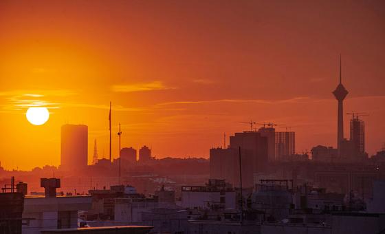 ‘व्यापक पैमाने पर सैन्य कार्रवाई और सरकारी दमन में फँसे हैं ईरानी नागरिक’