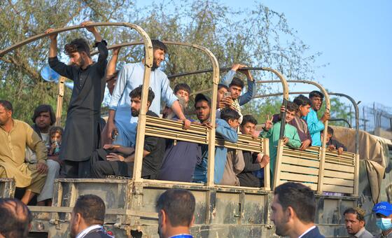 पाकिस्तान-अफ़ग़ानिस्तान सीमा पर झड़पों से विस्थापन, सहायता प्रयासों पर असर