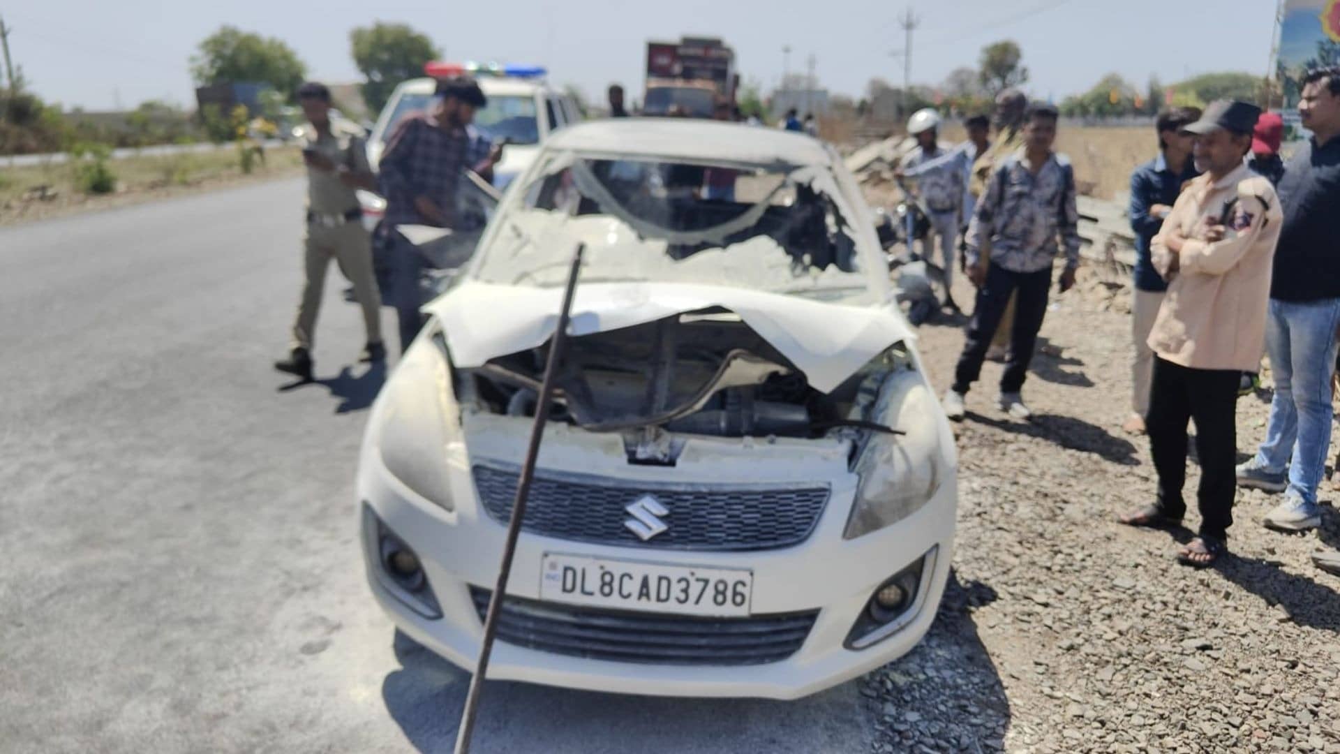 तड़पता रहा, चिल्लाता रहा, पिता ने कांच तोड़कर निकालने की कोशिश भी की, लेकिन... खड़ी कार में जिंदा जला 4 साल का मासूम, इंदौर में दर्दनाक हादसा