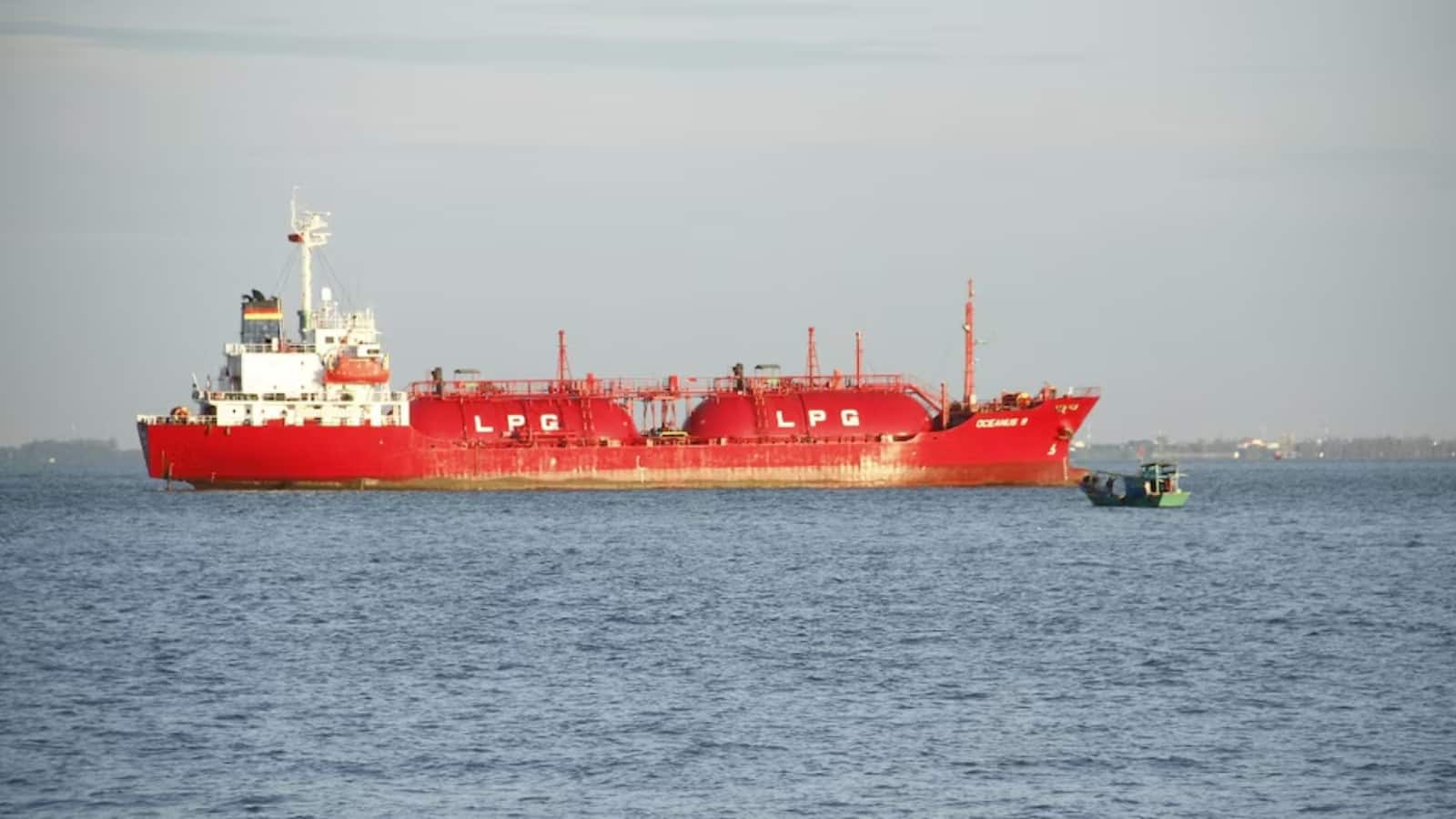 Iran India LPG Tankers: होर्मुज स्ट्रेट से भारत को राहत, ईरान ने LPG टैंकरों को दी सुरक्षित रास्ते की अनुमति