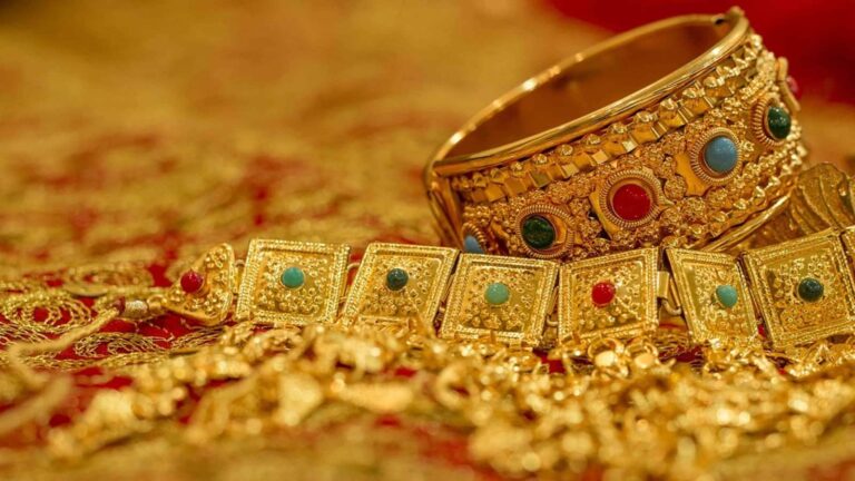 Gold Price Today: सोना आया और नीचे, चांदी में भी कमजोरी बरकरार; अब कितना हुआ रेट