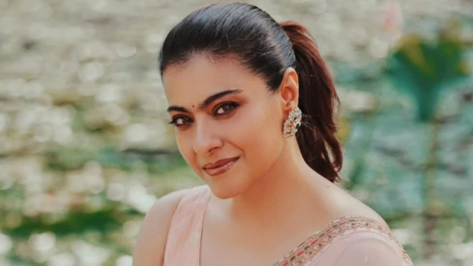Kajol: 'है अपना दिल तो आवारा' को लेकर काजोल के रिश्तेदार परेशान, 23.73 लाख रुपये को लेकर विवाद में फंसे