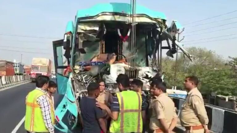 Kanpur Accident: दिल्ली-कानपुर हाईवे पर दर्दनाक हादसा, खड़े ट्रक से टकराई अनियंत्रित बस, चालक की मौके पर मौत; कई घायल