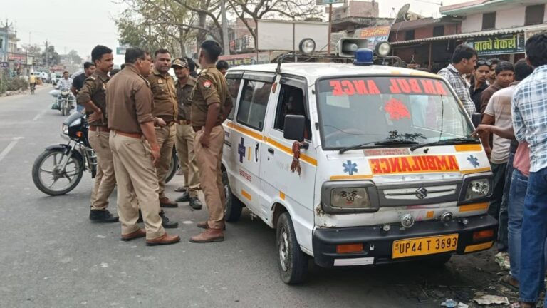 UP: 'मौत का अस्‍पताल'! नवजात का शव गत्ते में रख फरार हुआ स्‍टाफ, प्रसव के बाद मां की भी मौत; शादी वाले घर में पसरा मातम