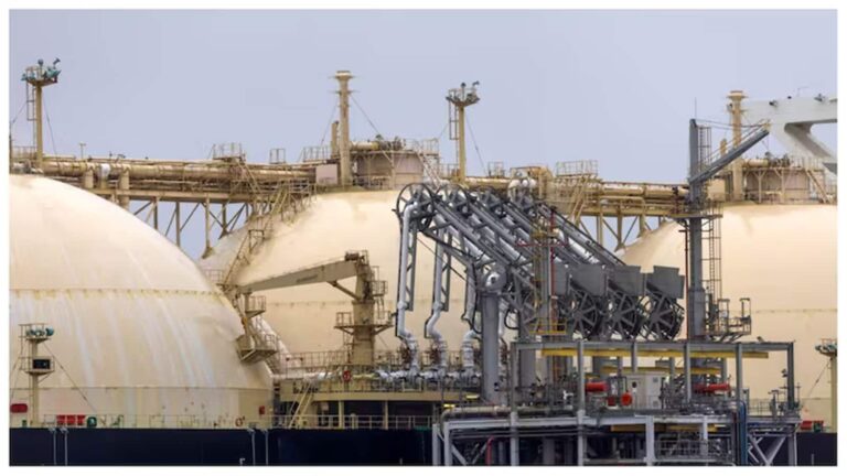 ईरान के हमले से QatarEnergy को होगा $20 अरब का नुकसान, प्रभावित यूनिट्स की मरम्मत में लगेंगे 5 साल