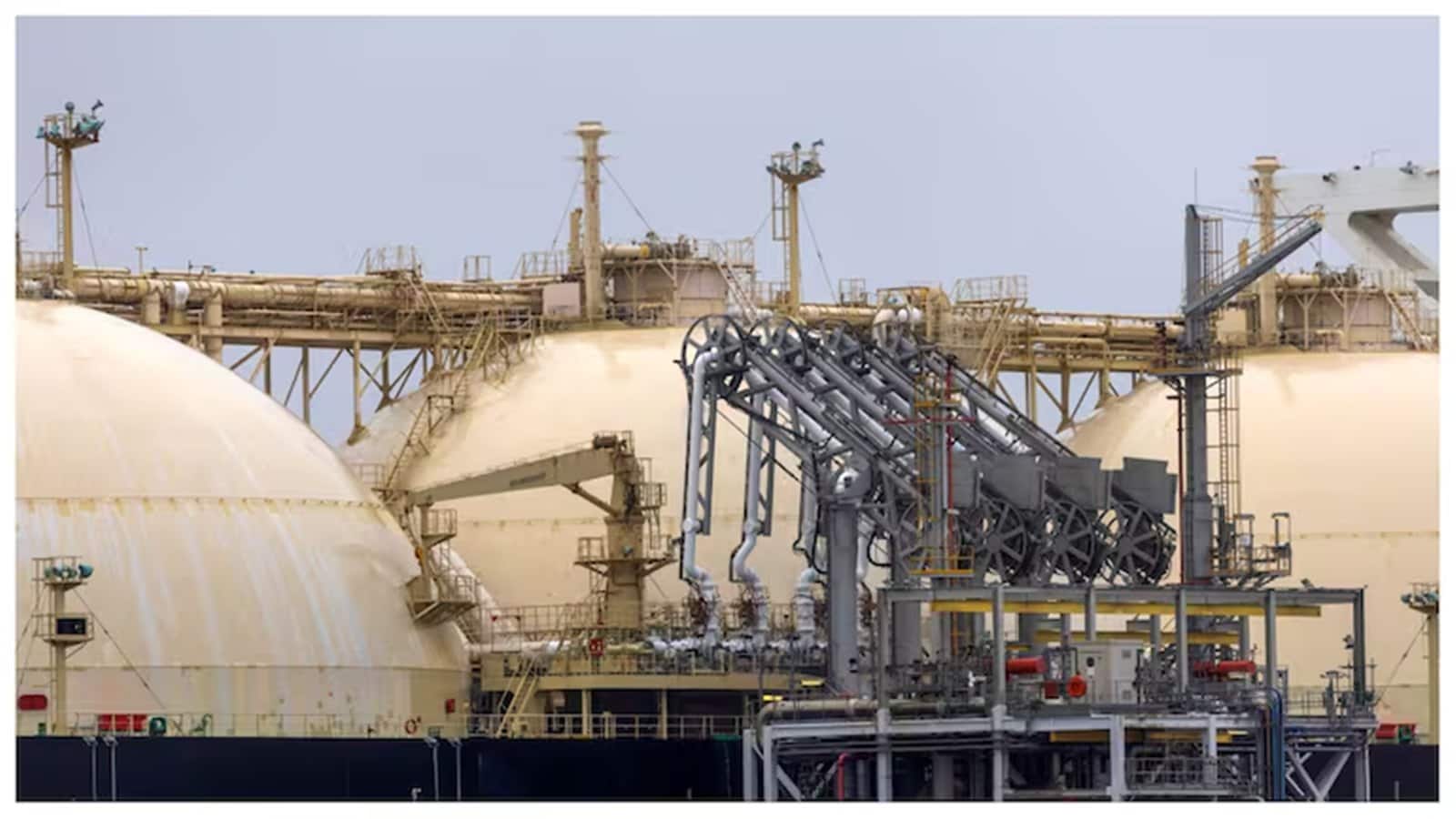 ईरान के हमले से QatarEnergy को होगा $20 अरब का नुकसान, प्रभावित यूनिट्स की मरम्मत में लगेंगे 5 साल