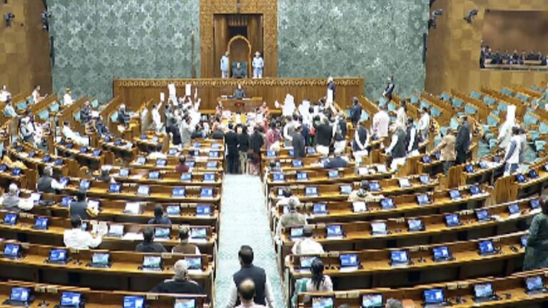 मोदी सरकार क्या बड़ा करने वाली है? BJP और कांग्रेस दोनों ने लोकसभा सांसदों के लिए 9-10 मार्च को लेकर जारी किया तीन-लाइन व्हिप