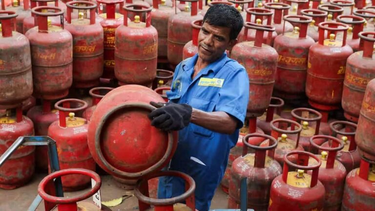 LPG: सरकार ने कमर्शियल एलपीजी सिलेंडर का ऐलोकेशन बढ़ाकर 70% किया, इन इंडस्ट्रीज को पहले मिलेगी सप्लाई