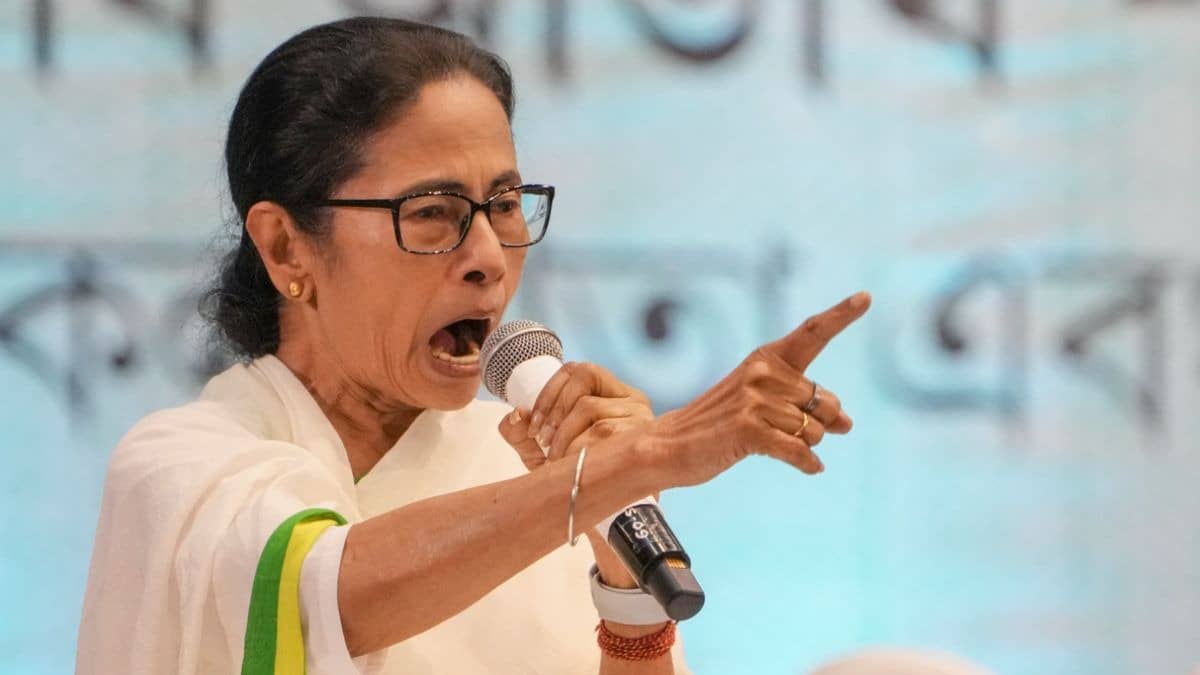 'सरफरोशी की तमन्ना...' ईद पर CM ममता बनर्जी ने बोली कई कविताएं, कहा- 'बंगाल को निशाना बनाने वाले नरक जाएं'