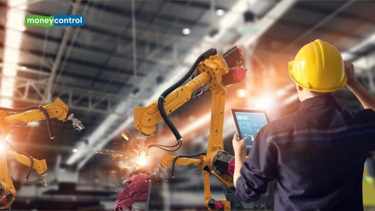 IIP Growth: फरवरी में 5.2% पहुंचा इंडस्ट्रियल प्रोडक्शन, मैन्युफैक्चरिंग ने दिखाया दम