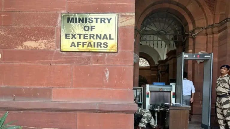 Iran Israel War : मिडिल ईस्ट में भारी बवाल, विदेश मंत्रालय ने बनाया स्पेशल कंट्रोल रूम, टोल फ्री हेल्पलाइन नंबर जारी