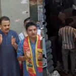 Mumbai: मलाड में हिंदू लड़कियों के साथ मारपीट पर बवाल, संजय निरुपम ने लोगों संग हनुमान चालीसा पढ़कर जताया विरोध, मामले में 3 गिरफ्तारियां