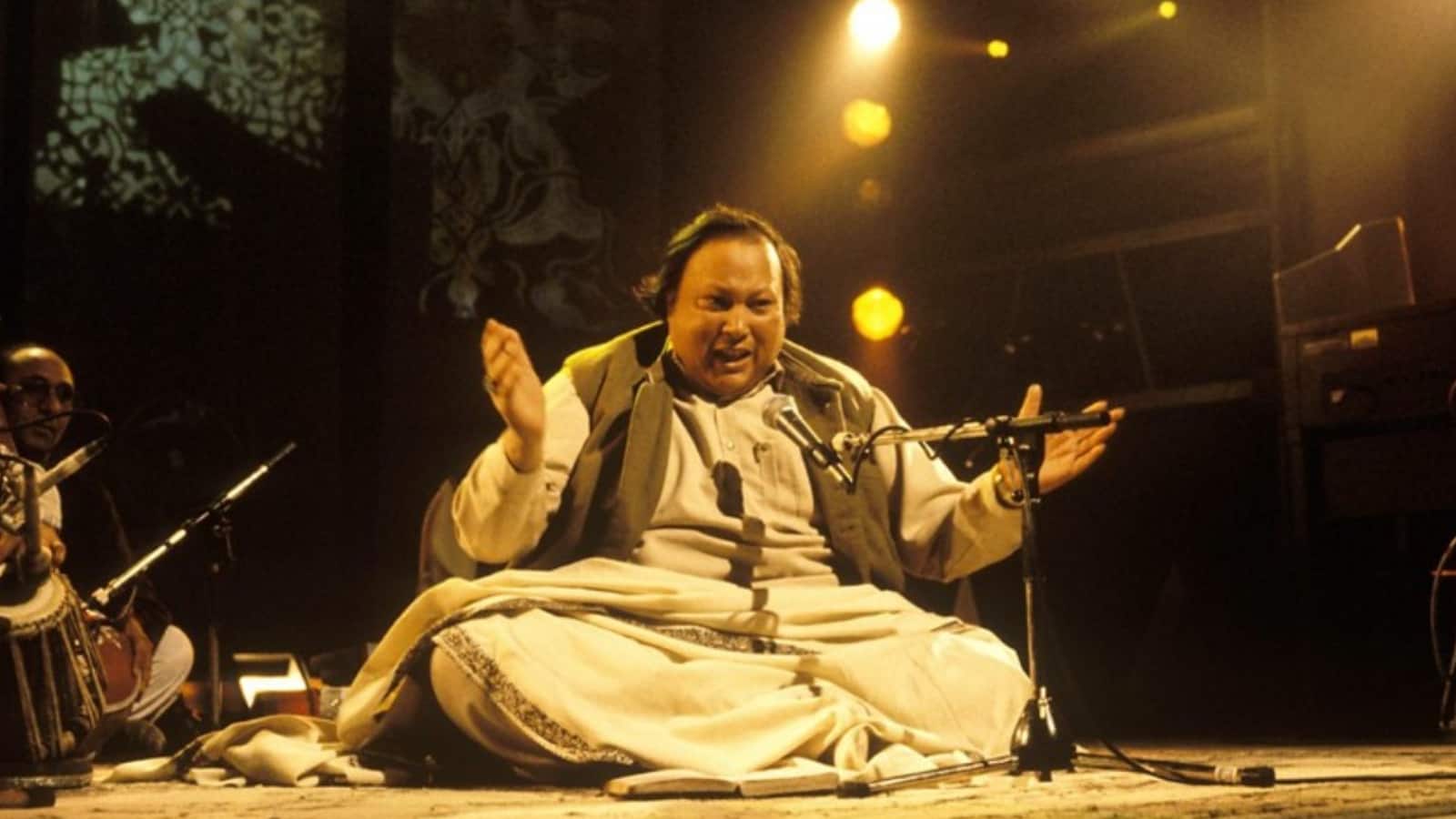 Cinema Ka Flashback: नुसरत फतेह अली खान की कव्वाली की तर्ज पर बना था बॉलीवुड का ये हिट आइटम नंबर, एक्ट्रेस को बना दिया था सुपरस्टार