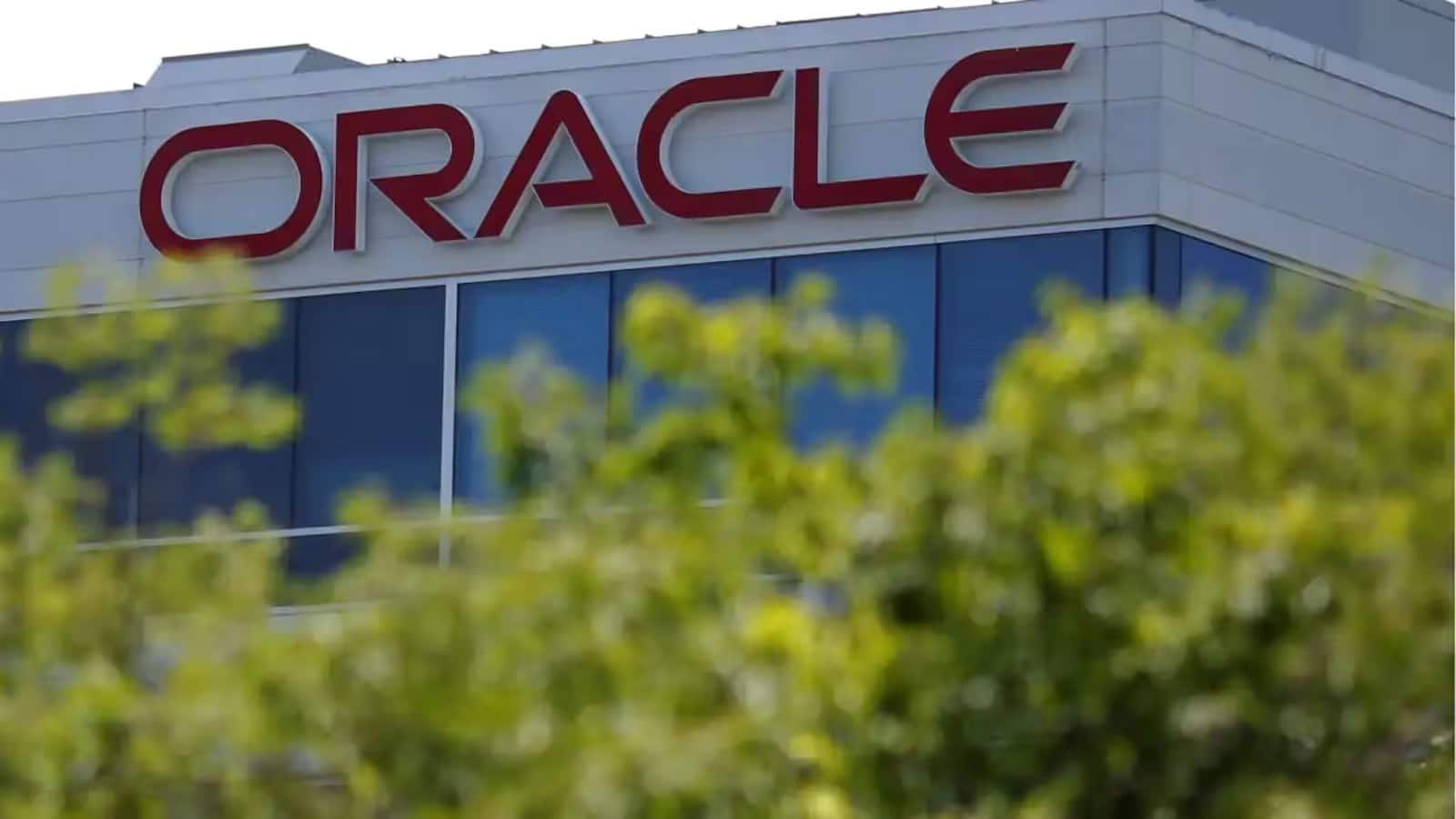 Oracle Layoffs: लैरी एलिसन की कंपनी में फिर छंटनी का काला साया, जा सकती हैं 30000 तक नौकरियां