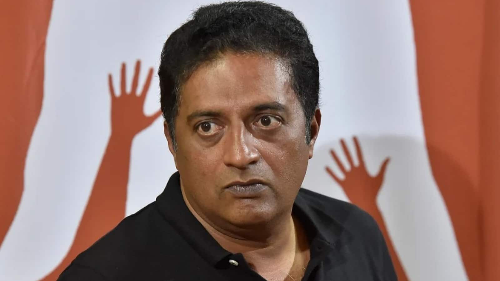 Prakash Raj: 'धुरंधर 2' के लिए अल्लू अर्जुन से लेकर महेश बाबू तक की तारीफ सुन तिलमिलाए प्रकाश राज, पोस्ट कर निकाली भड़ास