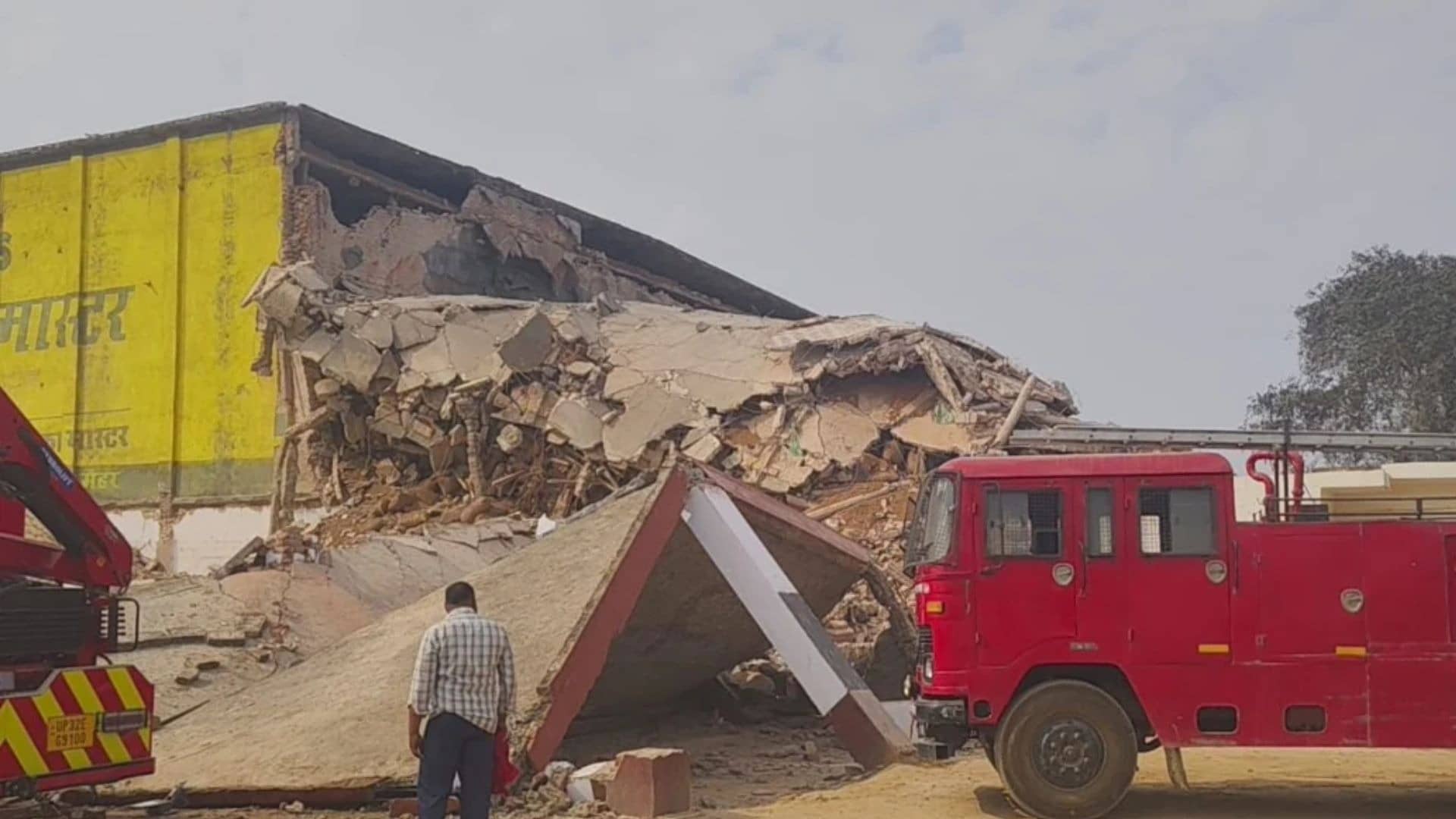 Prayagraj: कोल्ड स्टोरेज हादसे में 4 की मौत, पुलिस ने सपा नेता 'पहलवान' और बेटे समेत 7 पर हत्या का केस दर्ज