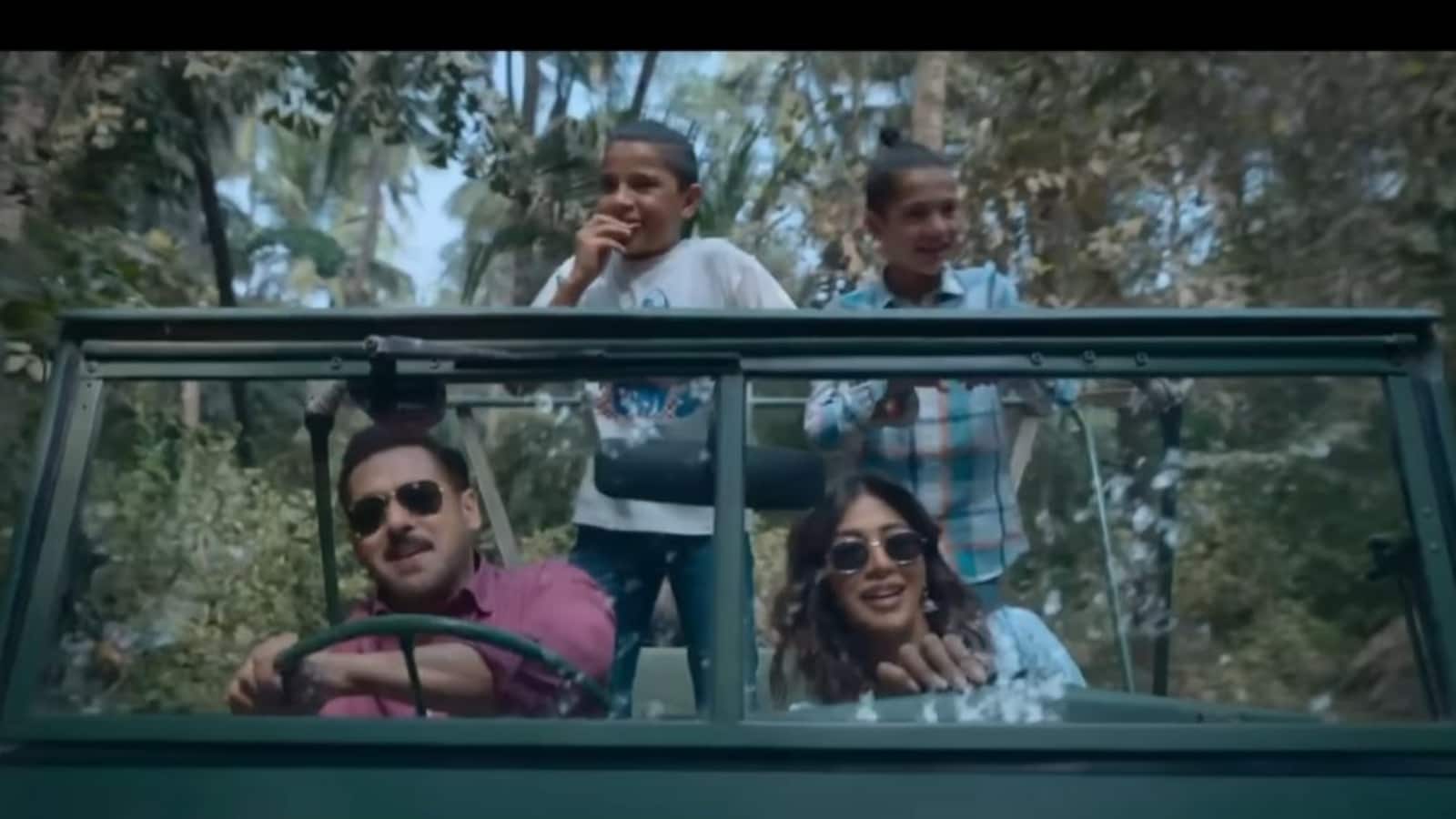 Battle of Galwan: 'बैटल ऑफ गलवान' के गाने 'मैं हूं' है बेहद खास, सलमान खान ने अपनी 1941 की विंटेज जीप का दिखाया जलवा